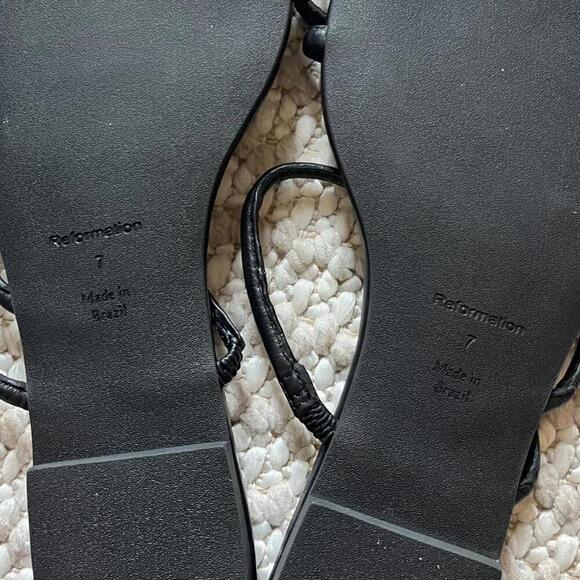 Reformation Ludo Toe Ring Strappy Flat Sandal - Picture 3 of 4